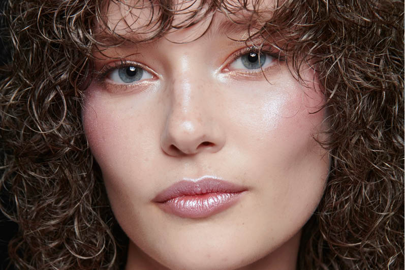 Glazed Blush: Der perfekte Make-up-Trend für den Frühling Glazed Blush: Der perfekte Make-up-Trend für den Frühling
